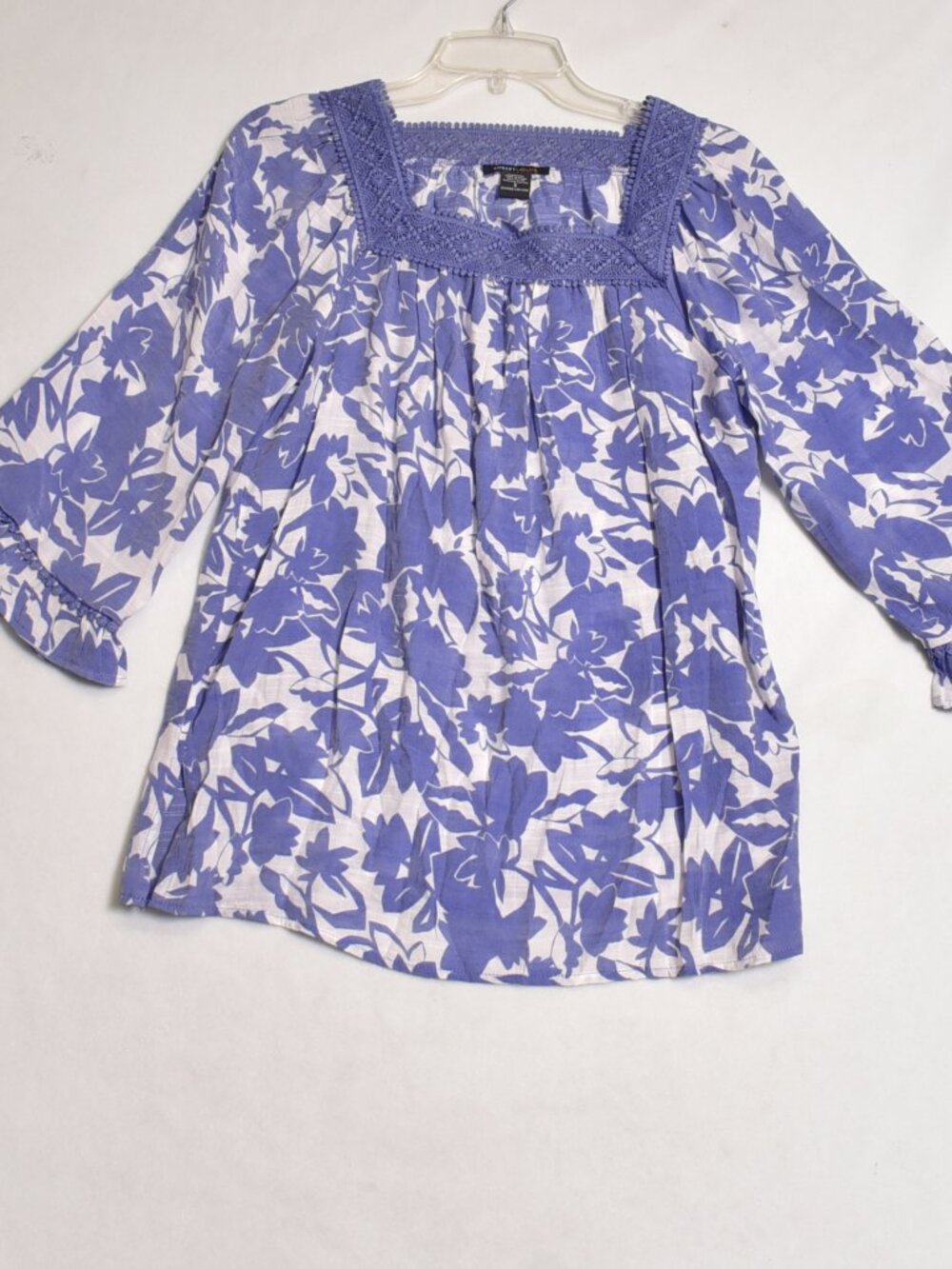 Robert Louis Women's Blue Floral Blouse Size Small Blue Leaves